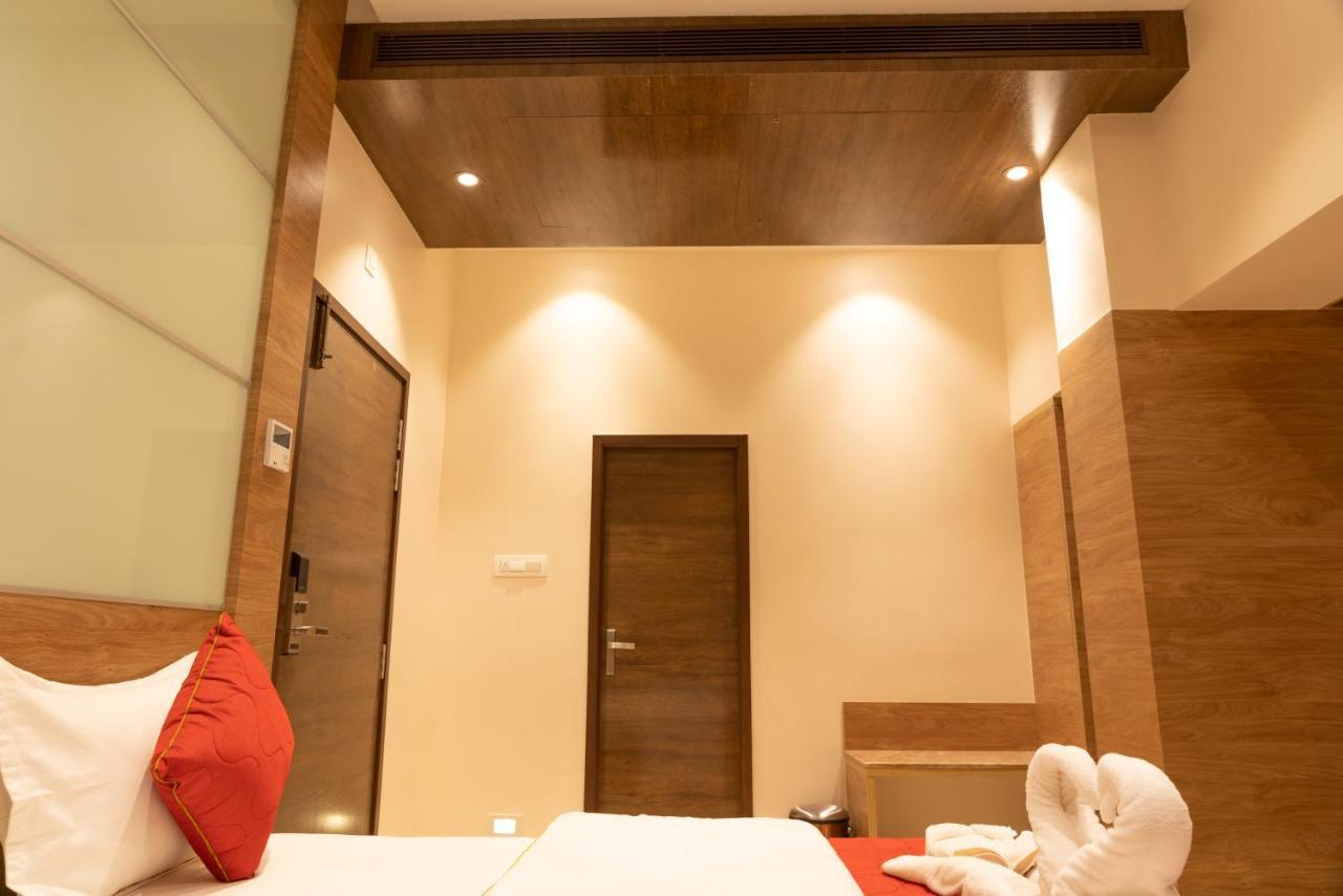 The Paradise Hotel - Luxury Stay كانتشيبورام المظهر الخارجي الصورة
