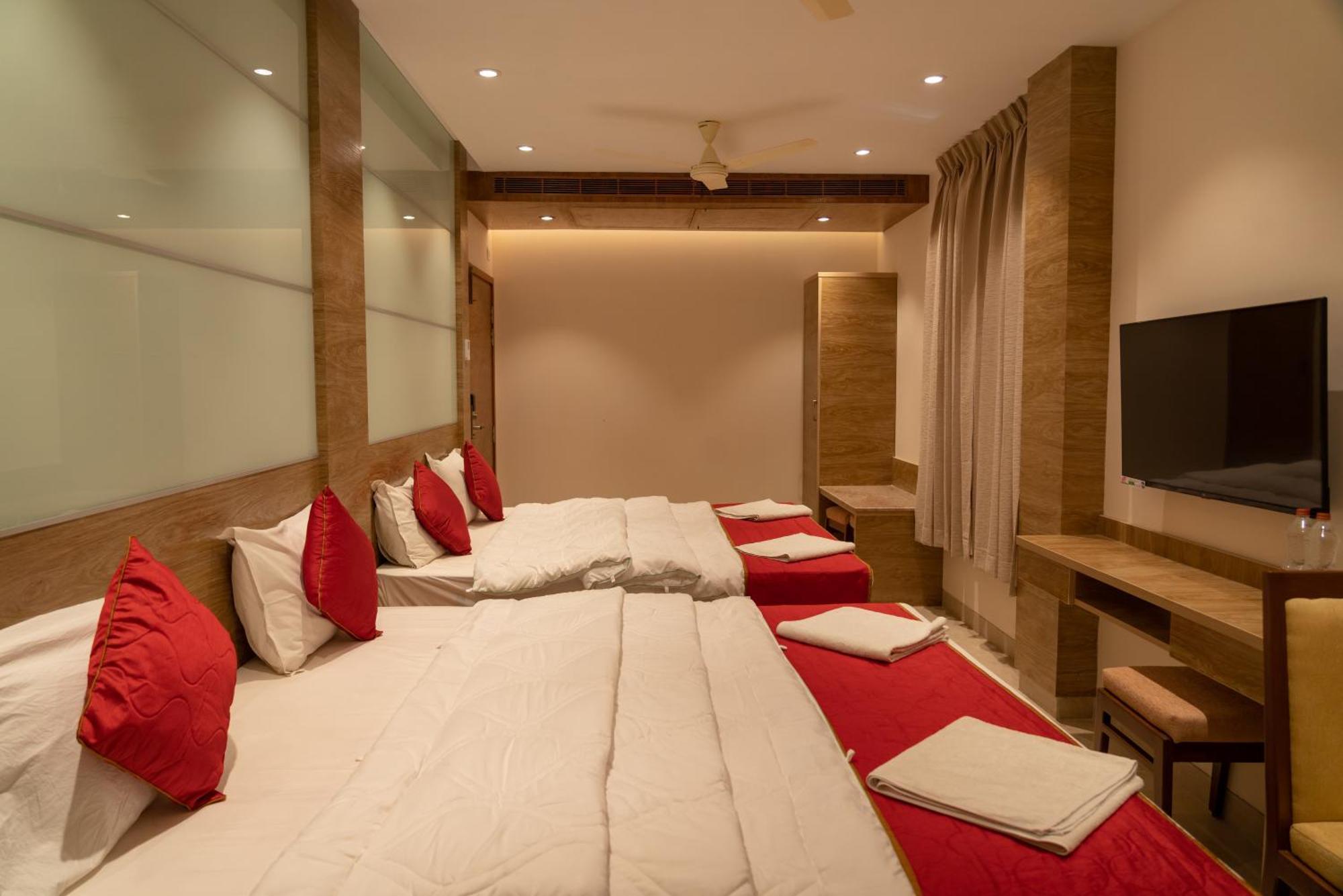 The Paradise Hotel - Luxury Stay كانتشيبورام المظهر الخارجي الصورة
