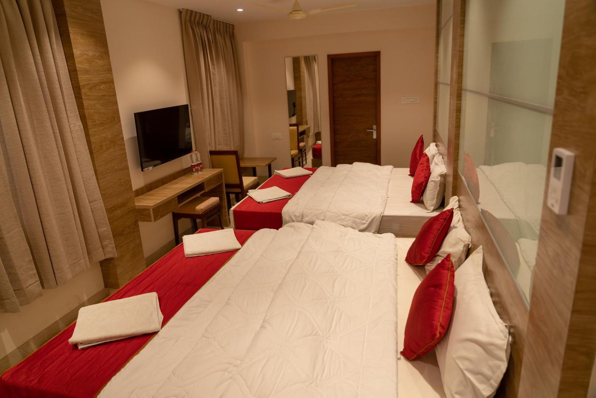 The Paradise Hotel - Luxury Stay كانتشيبورام المظهر الخارجي الصورة