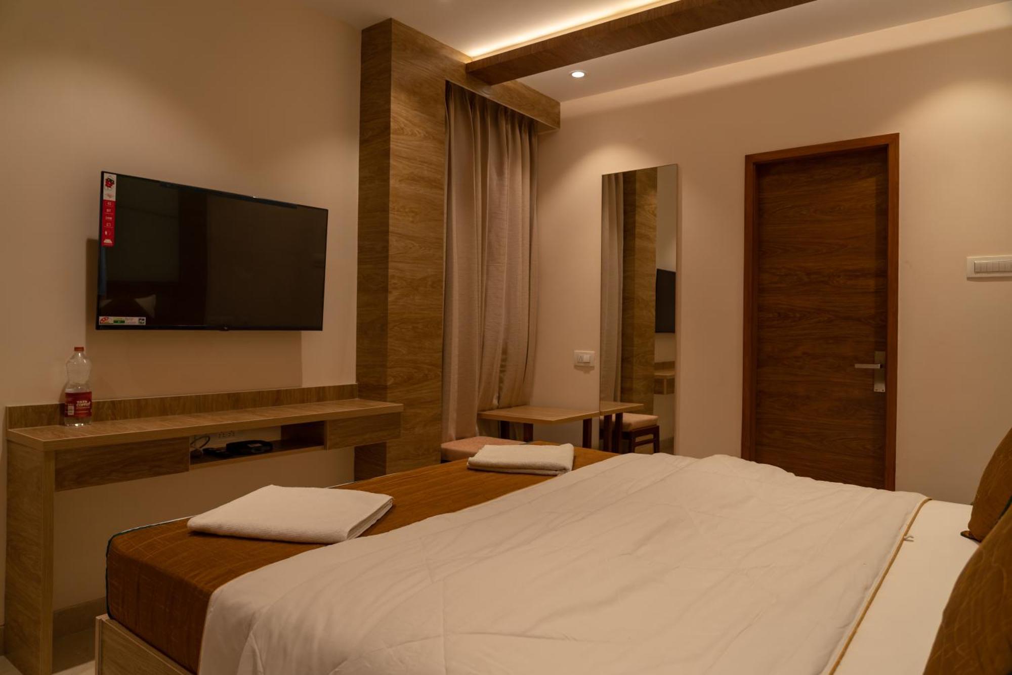 The Paradise Hotel - Luxury Stay كانتشيبورام المظهر الخارجي الصورة