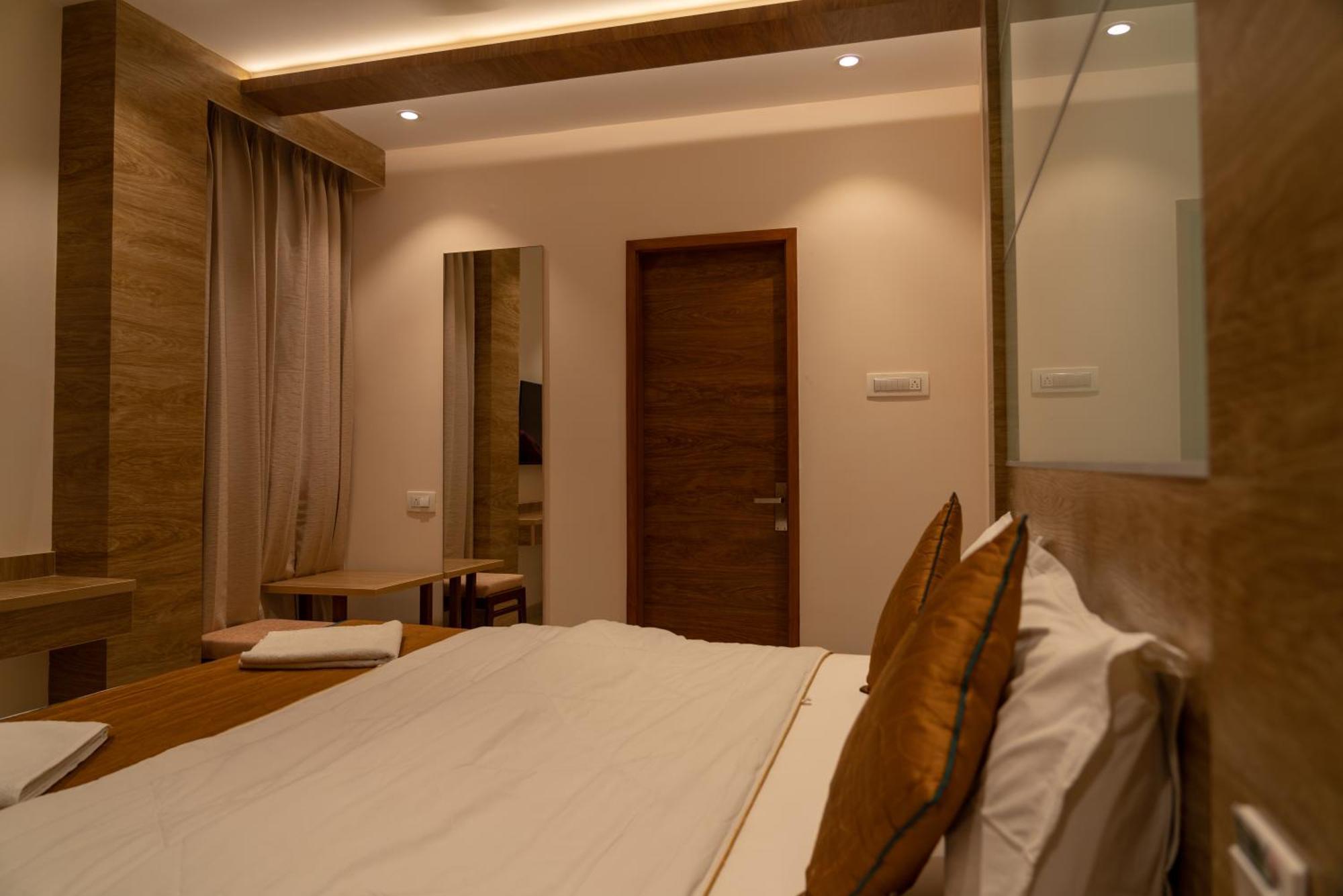 The Paradise Hotel - Luxury Stay كانتشيبورام المظهر الخارجي الصورة