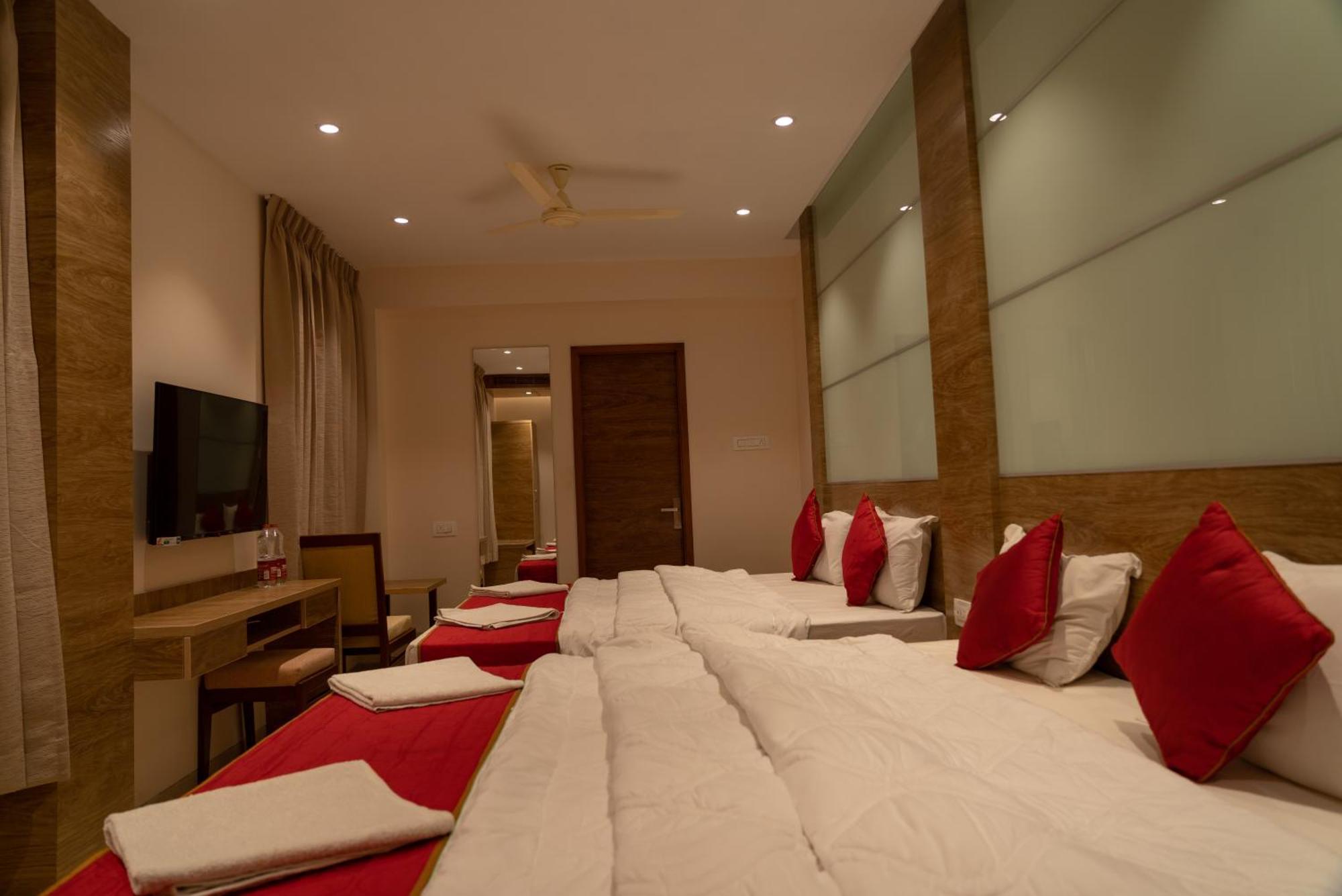 The Paradise Hotel - Luxury Stay كانتشيبورام المظهر الخارجي الصورة